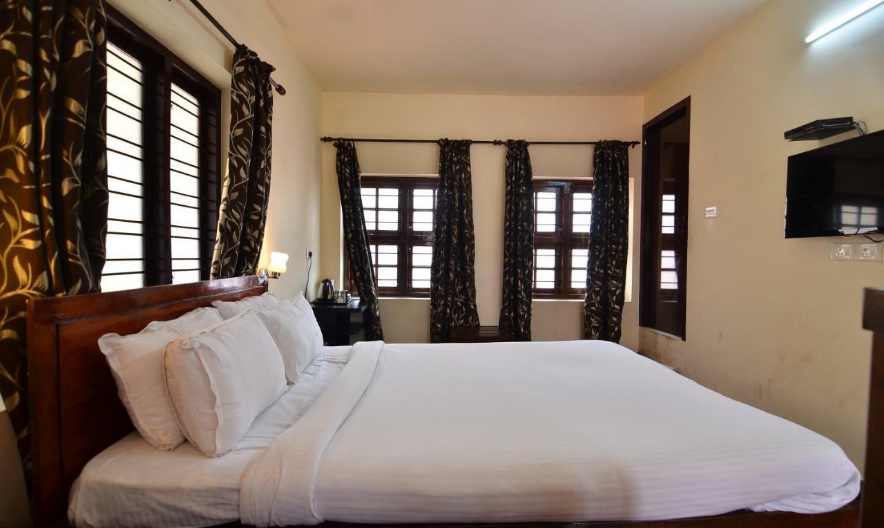 The Royal Heritage Hotel And Ayurvedic Center Thiruvananthapuram Esterno foto