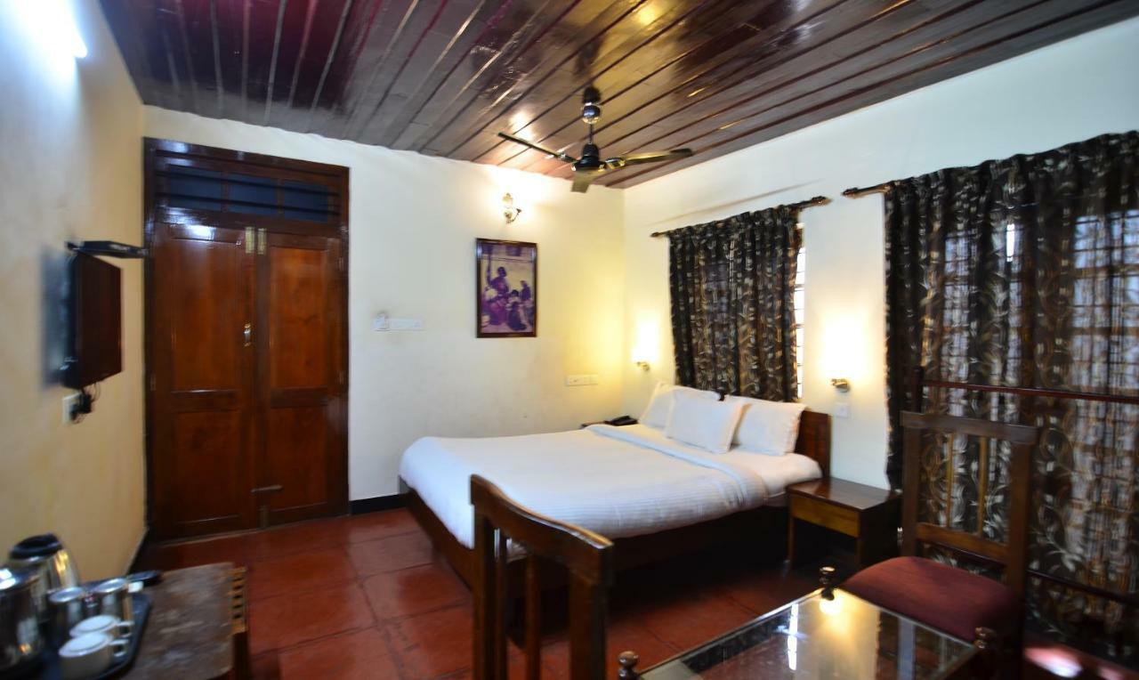 The Royal Heritage Hotel And Ayurvedic Center Thiruvananthapuram Esterno foto