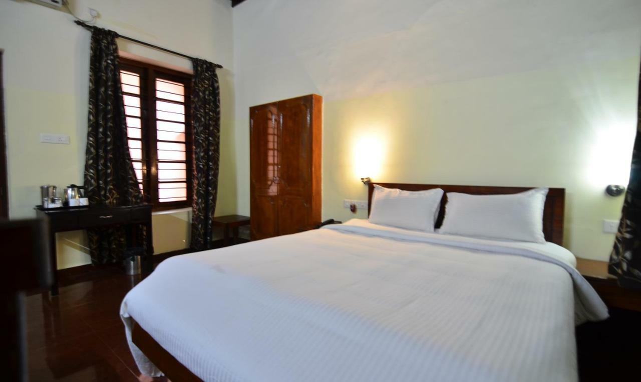 The Royal Heritage Hotel And Ayurvedic Center Thiruvananthapuram Esterno foto