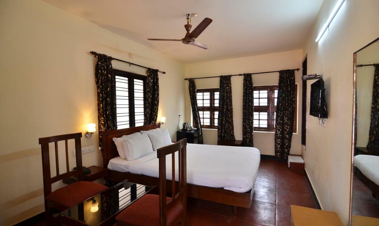 The Royal Heritage Hotel And Ayurvedic Center Thiruvananthapuram Esterno foto
