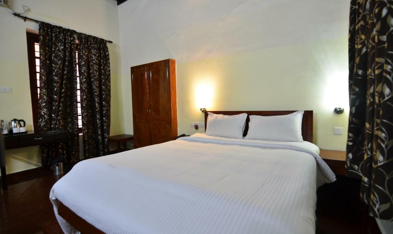 The Royal Heritage Hotel And Ayurvedic Center Thiruvananthapuram Esterno foto