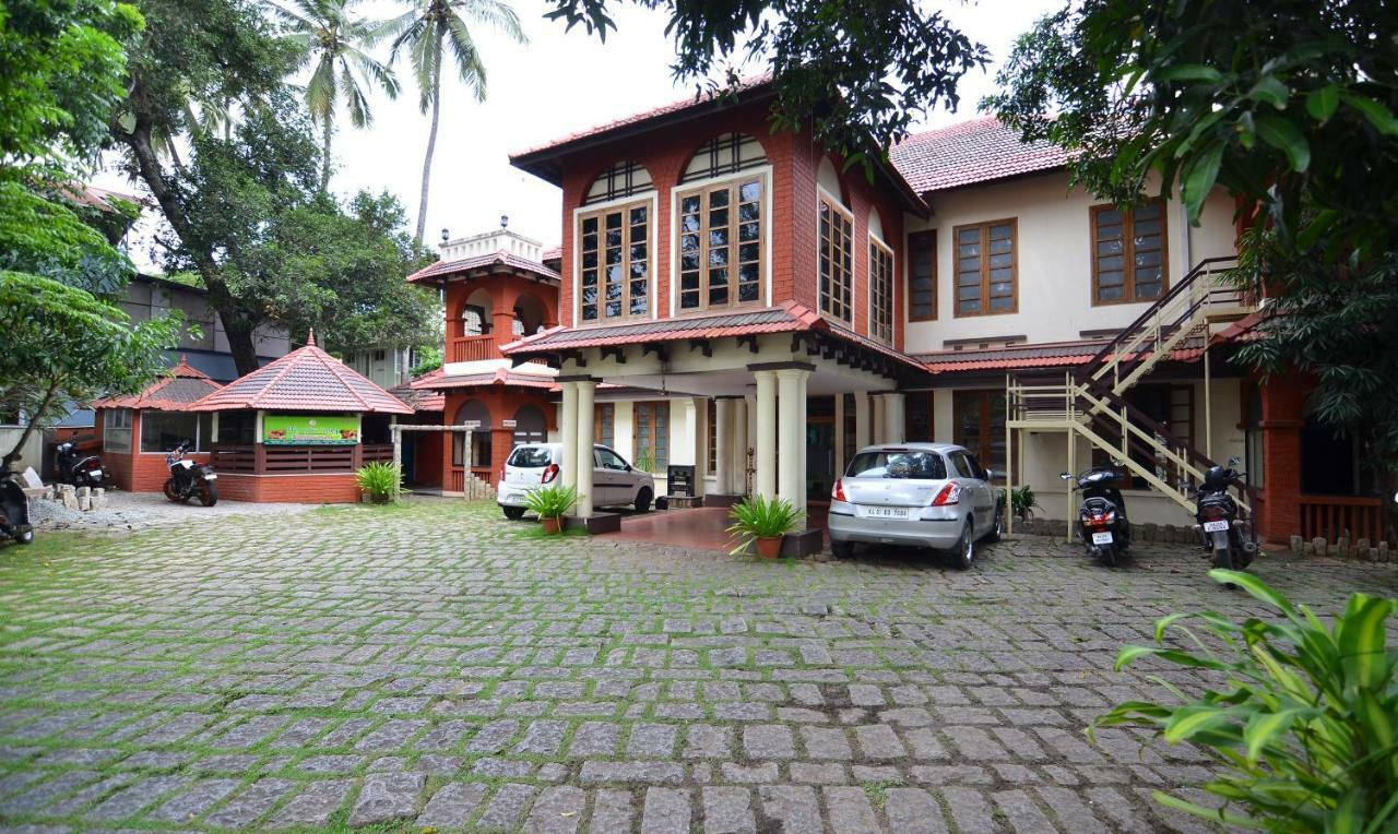 The Royal Heritage Hotel And Ayurvedic Center Thiruvananthapuram Esterno foto