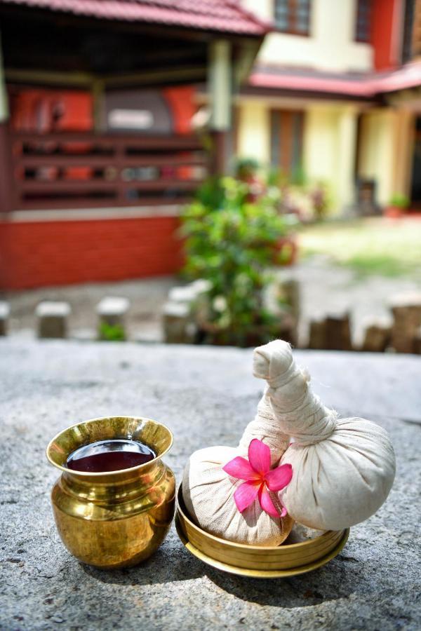 The Royal Heritage Hotel And Ayurvedic Center Thiruvananthapuram Esterno foto